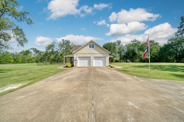 26 Woodland Hills Drive, Huntsville, TX 77320