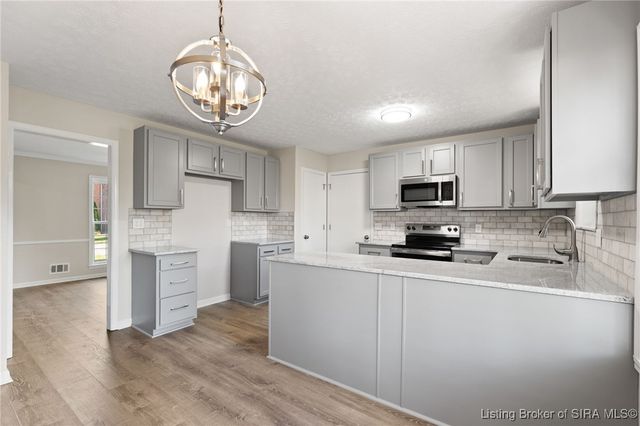 801 Acorn Lane, Jeffersonville, IN 47130