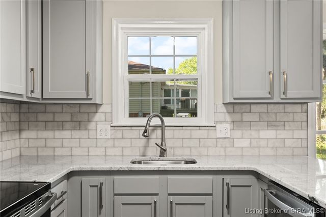 801 Acorn Lane, Jeffersonville, IN 47130