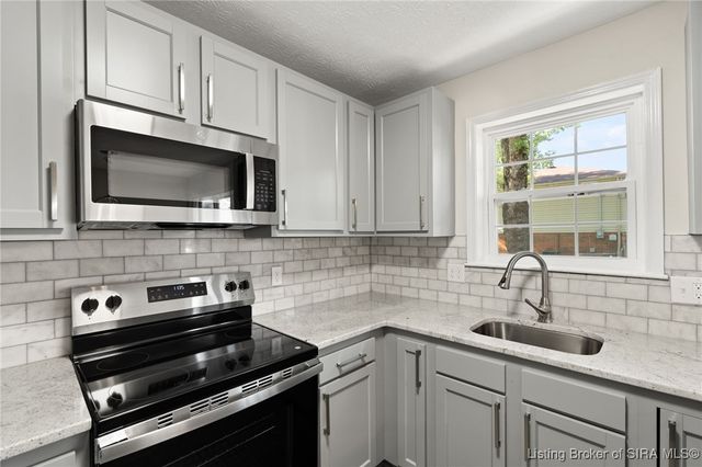 801 Acorn Lane, Jeffersonville, IN 47130