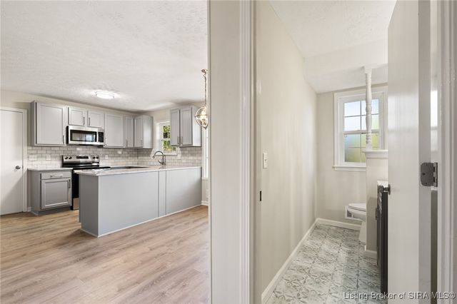 801 Acorn Lane, Jeffersonville, IN 47130