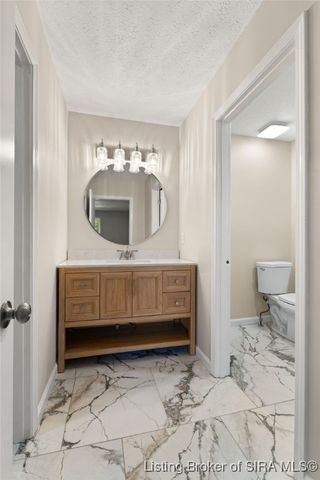 801 Acorn Lane, Jeffersonville, IN 47130