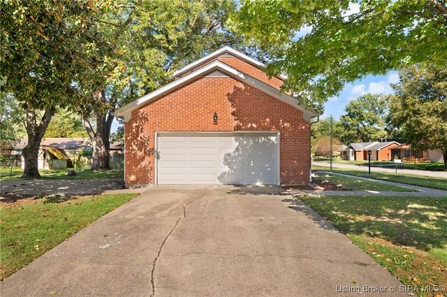 801 Acorn Lane, Jeffersonville, IN 47130