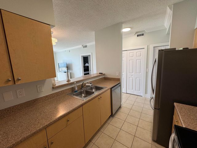 616 CLEARWATER PARK Road 805, West Palm Beach, FL 33401