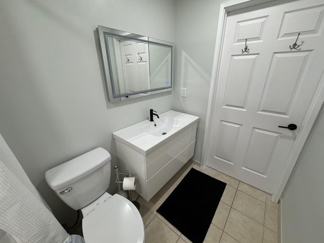 616 CLEARWATER PARK Road 805, West Palm Beach, FL 33401