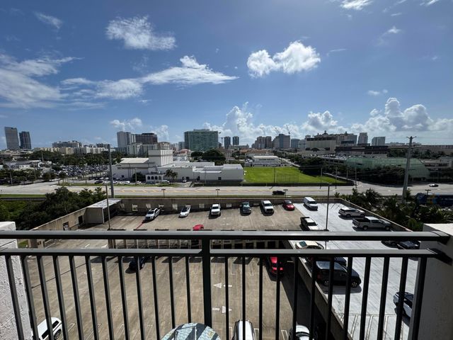 616 CLEARWATER PARK Road 805, West Palm Beach, FL 33401