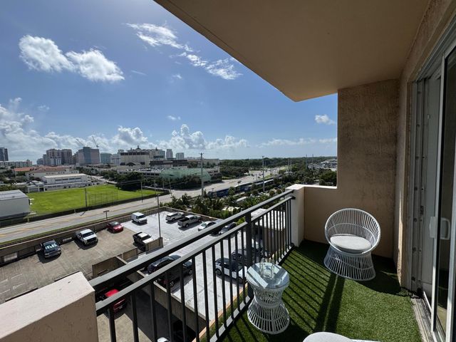 616 CLEARWATER PARK Road 805, West Palm Beach, FL 33401