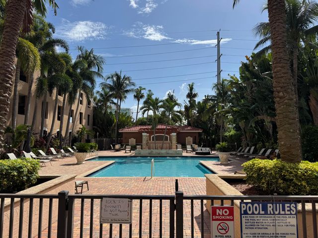 616 CLEARWATER PARK Road 805, West Palm Beach, FL 33401