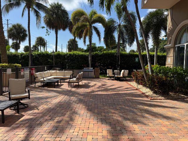 616 CLEARWATER PARK Road 805, West Palm Beach, FL 33401