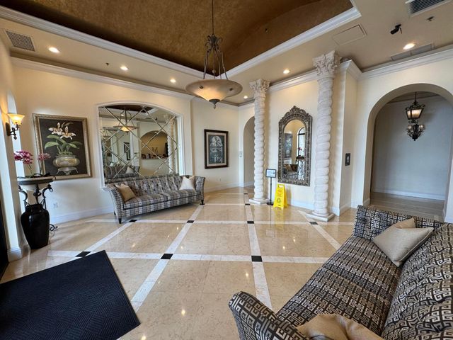 616 CLEARWATER PARK Road 805, West Palm Beach, FL 33401