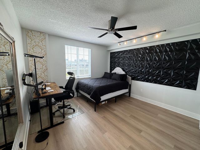 616 CLEARWATER PARK Road 805, West Palm Beach, FL 33401