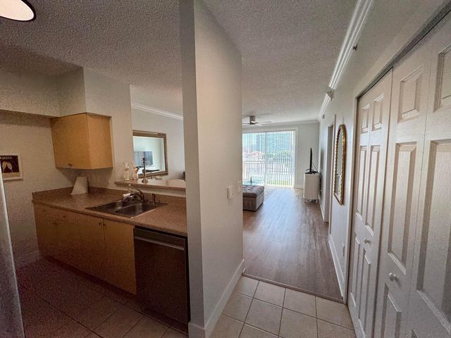 616 CLEARWATER PARK Road 805, West Palm Beach, FL 33401