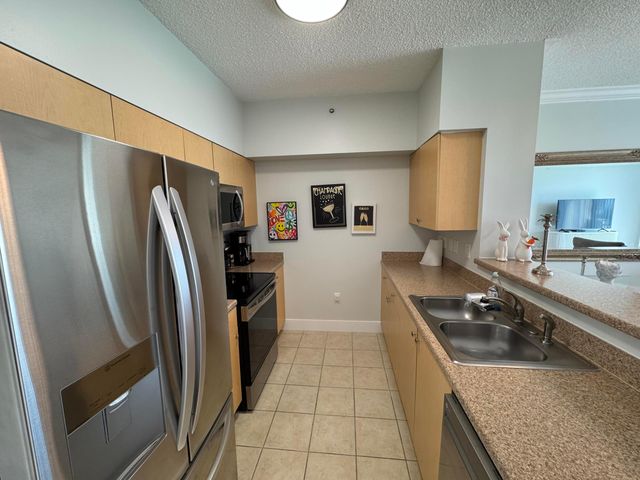 616 CLEARWATER PARK Road 805, West Palm Beach, FL 33401