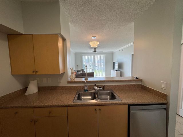 616 CLEARWATER PARK Road 805, West Palm Beach, FL 33401