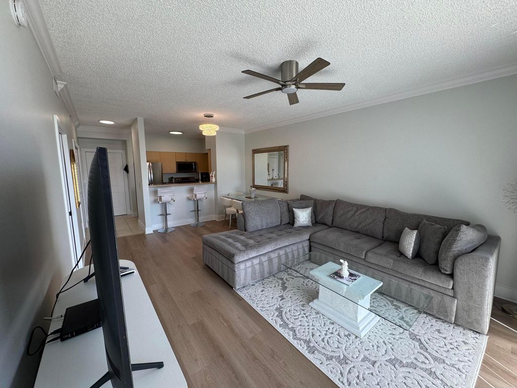 616 CLEARWATER PARK Road 805, West Palm Beach, FL 33401