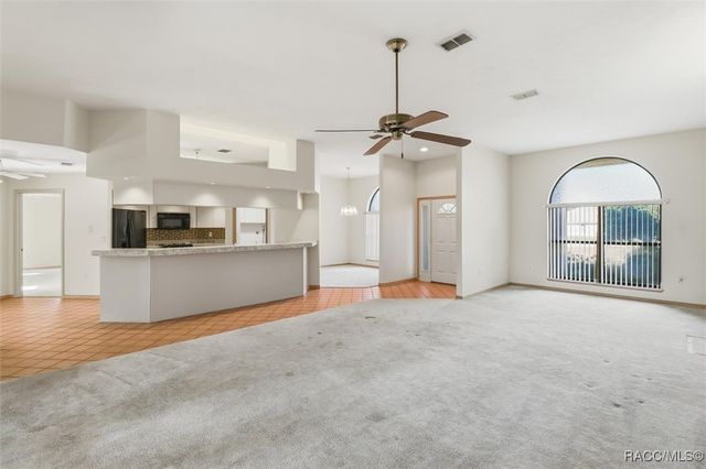 9436 W Edgar Earl Loop, Crystal River, FL 34428