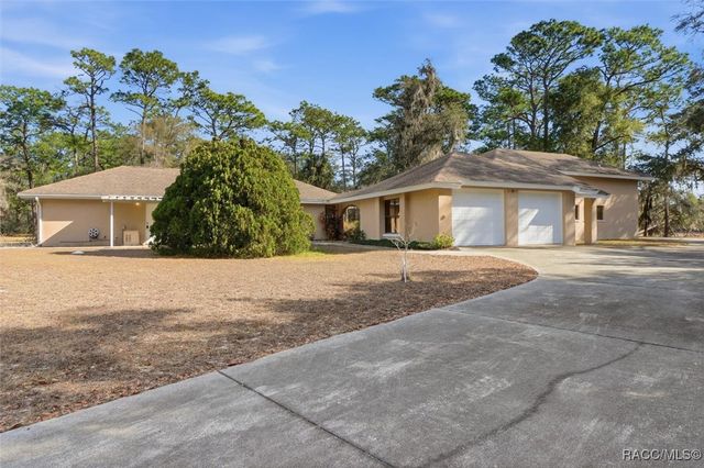 9436 W Edgar Earl Loop, Crystal River, FL 34428