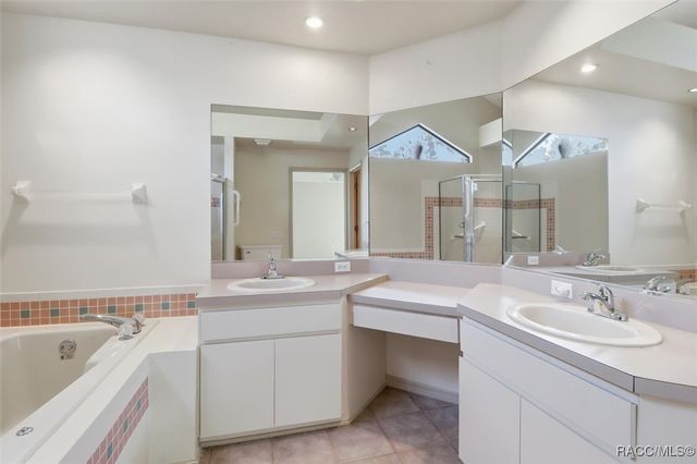 9436 W Edgar Earl Loop, Crystal River, FL 34428