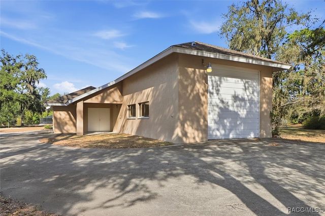 9436 W Edgar Earl Loop, Crystal River, FL 34428