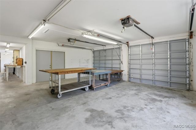 9436 W Edgar Earl Loop, Crystal River, FL 34428