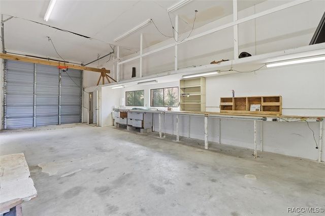 9436 W Edgar Earl Loop, Crystal River, FL 34428