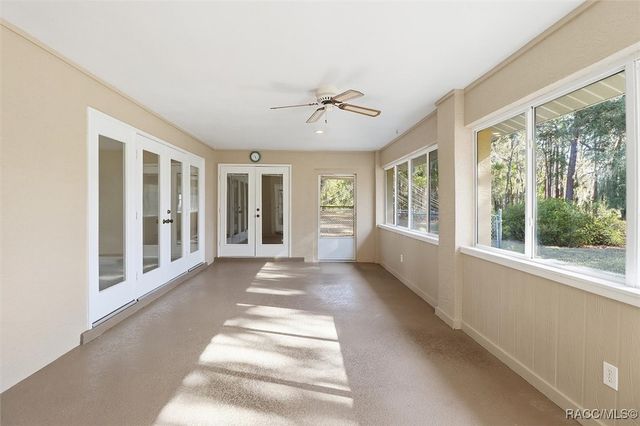 9436 W Edgar Earl Loop, Crystal River, FL 34428