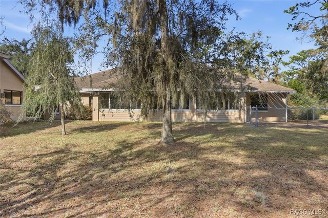 9436 W Edgar Earl Loop, Crystal River, FL 34428