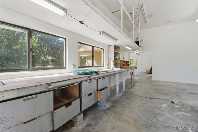 9436 W Edgar Earl Loop, Crystal River, FL 34428