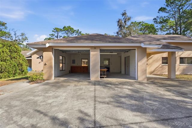 9436 W Edgar Earl Loop, Crystal River, FL 34428