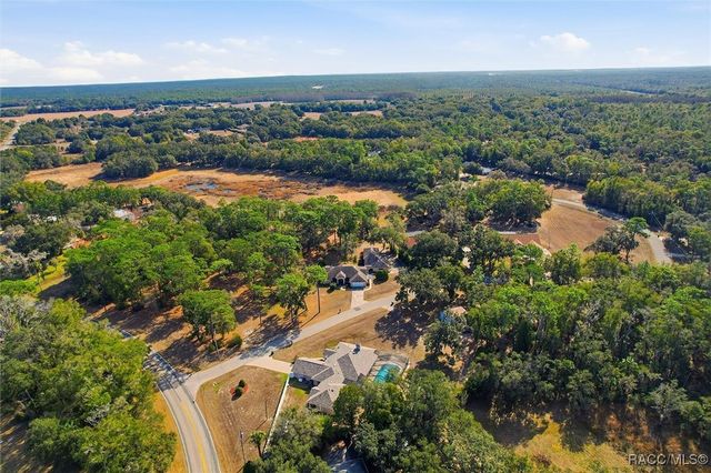 9436 W Edgar Earl Loop, Crystal River, FL 34428