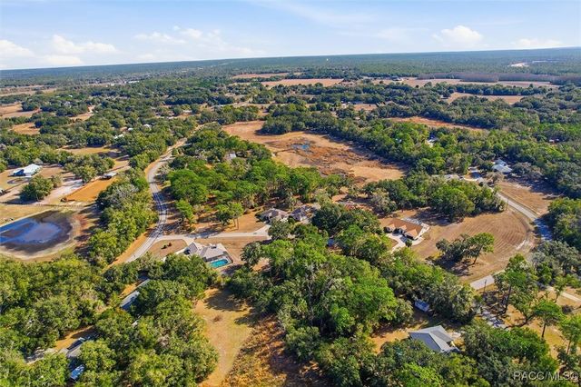 9436 W Edgar Earl Loop, Crystal River, FL 34428