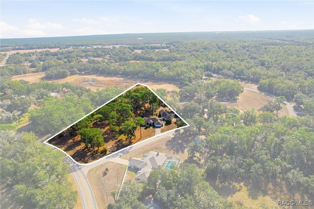 9436 W Edgar Earl Loop, Crystal River, FL 34428