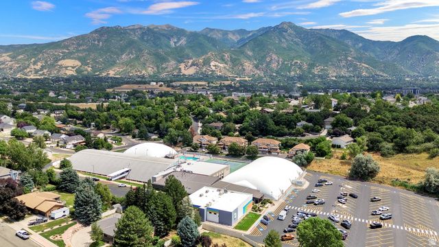 5822 S CLUB VIEW LANE LN, South Ogden, UT 84405