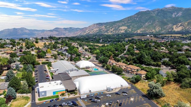 5822 S CLUB VIEW LANE LN, South Ogden, UT 84405