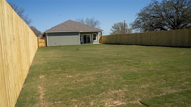 729 N 9th Avenue, Denison, TX 75021