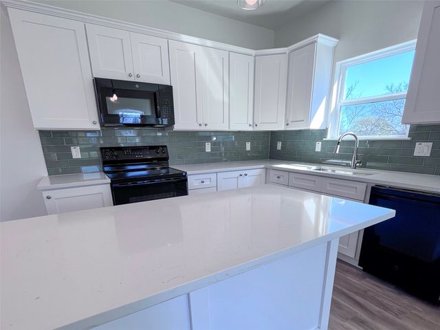 729 N 9th Avenue, Denison, TX 75021