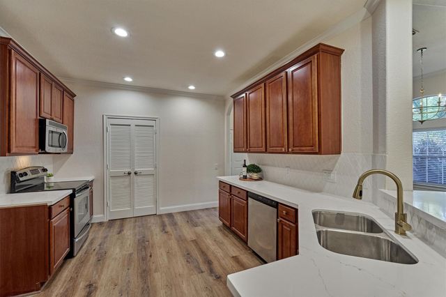 6 Windsor Bridge Drive, Conroe, TX 77384