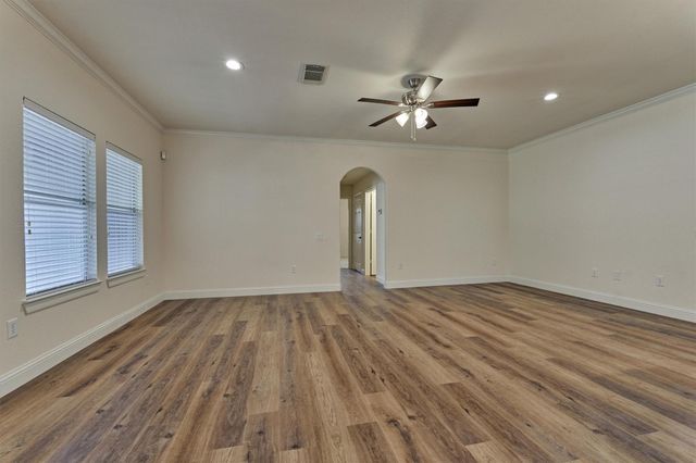 6 Windsor Bridge Drive, Conroe, TX 77384