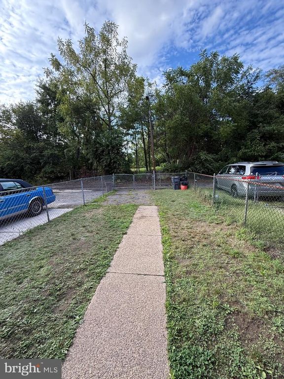 Image 26 of property listing at 2817 THOMPSON ST, Camden, NJ 08105