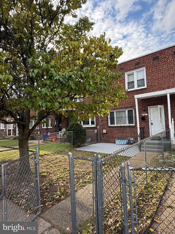 Image 2 of property listing at 2817 THOMPSON ST, Camden, NJ 08105