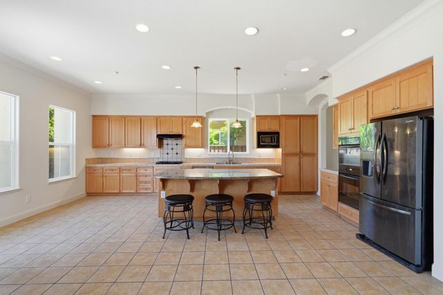 881 Trestle Point, Lathrop, CA 95330