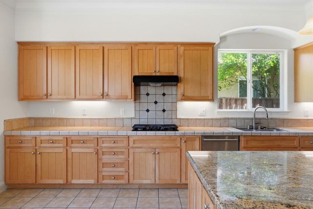 881 Trestle Point, Lathrop, CA 95330