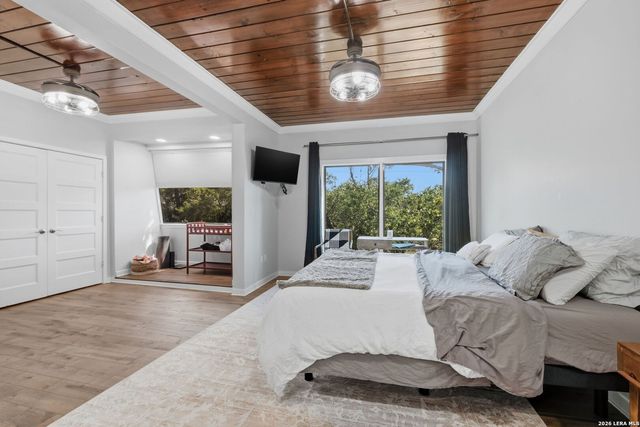 3103 Eisenhauer Rd Apt J11, San Antonio, TX 78209