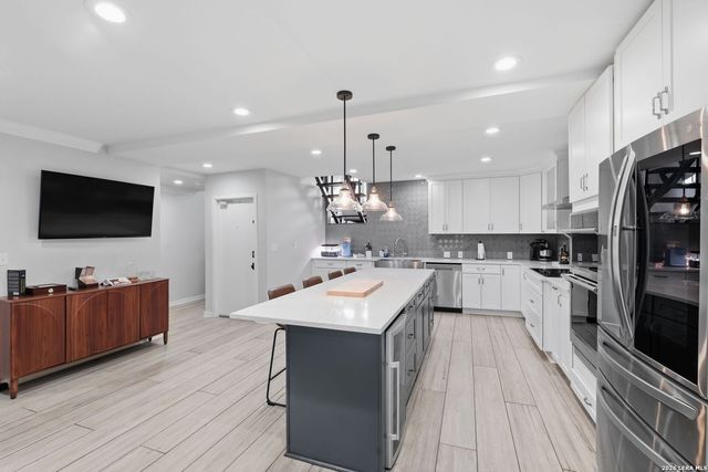 3103 Eisenhauer Rd Apt J11, San Antonio, TX 78209