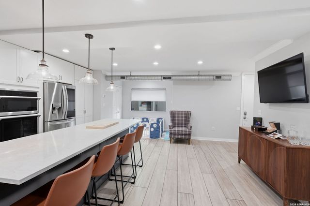 3103 Eisenhauer Rd Apt J11, San Antonio, TX 78209