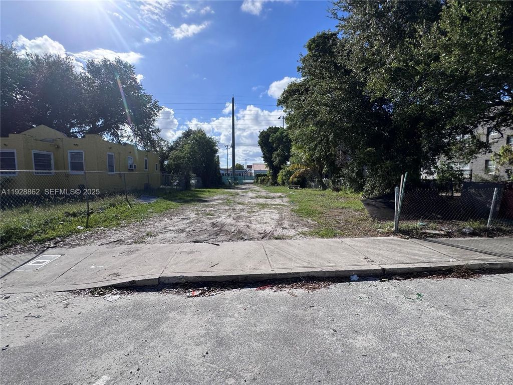 6320 NW 4th Ave, Miami, FL 33150