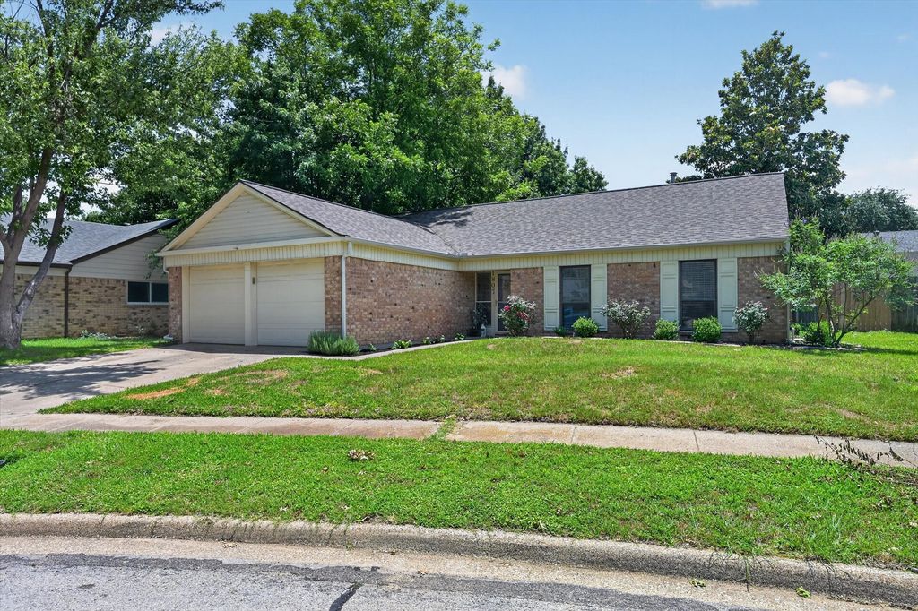 1807 Buckeye Drive, Flower Mound, TX 75028