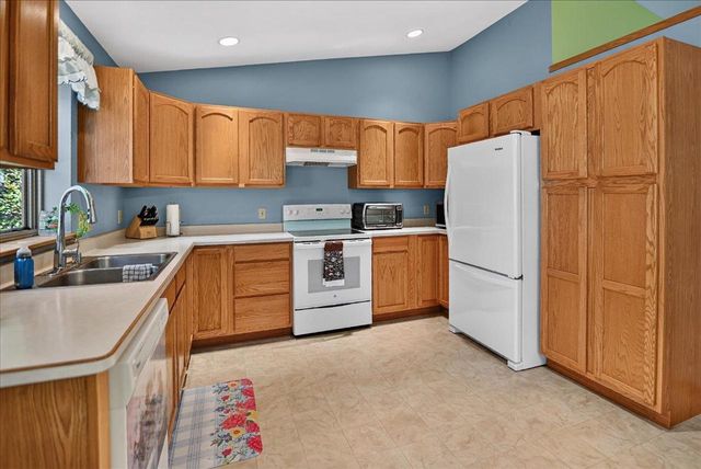 1340 Prairie Rose Drive, Sun Prairie, WI 53590