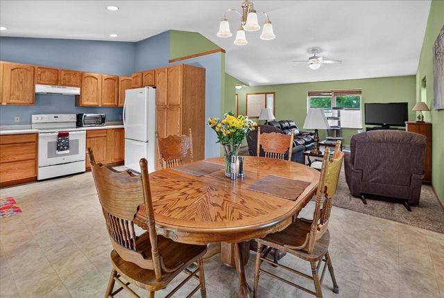 1340 Prairie Rose Drive, Sun Prairie, WI 53590