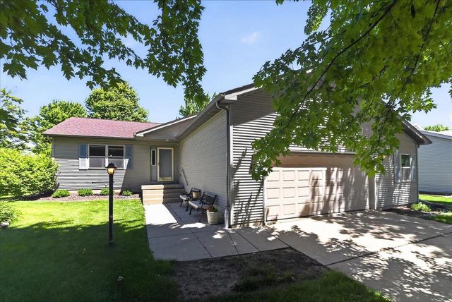 1340 Prairie Rose Drive, Sun Prairie, WI 53590